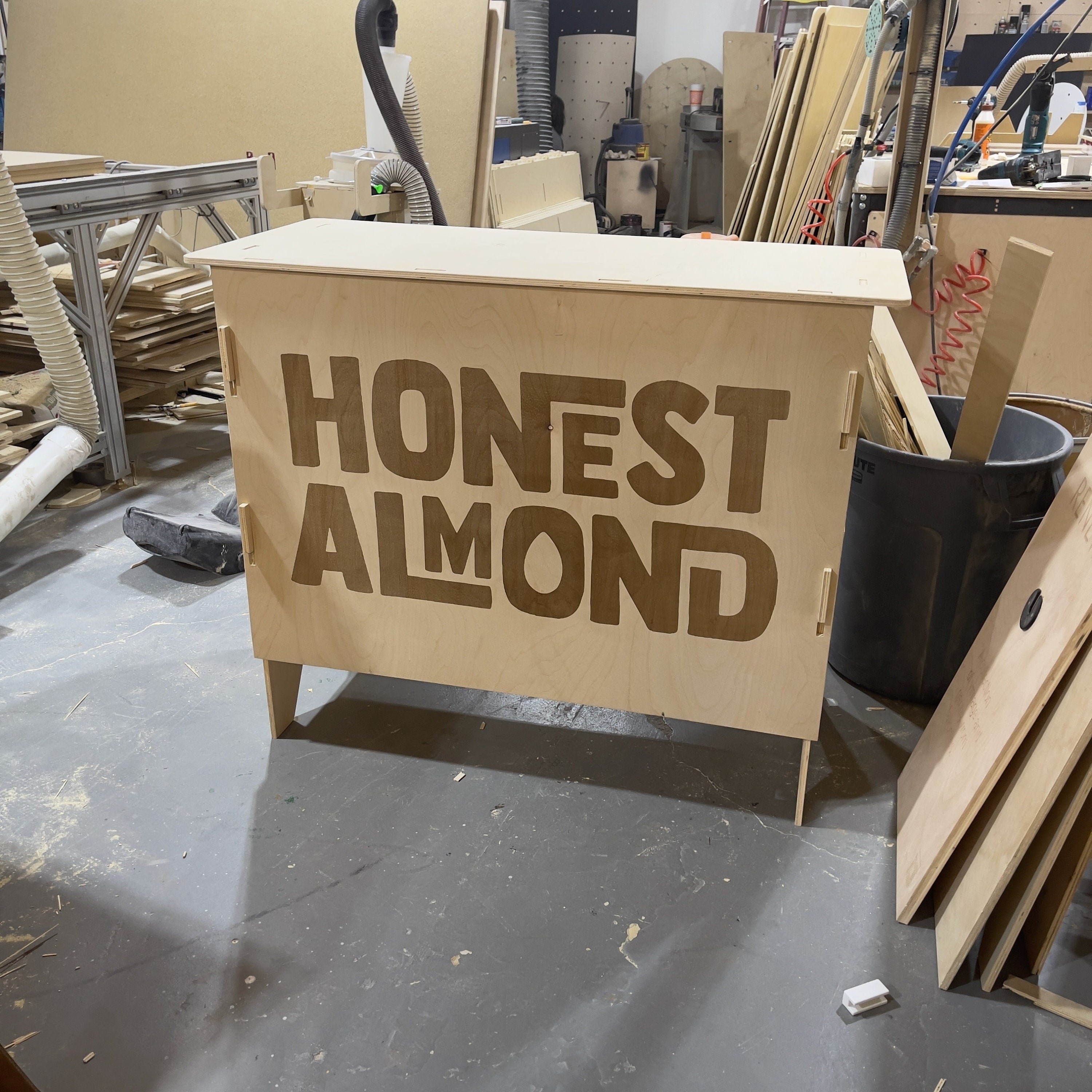 Flat Packed PopUp Kiosk Counter for Modern Popups Retail and Boutique Displays