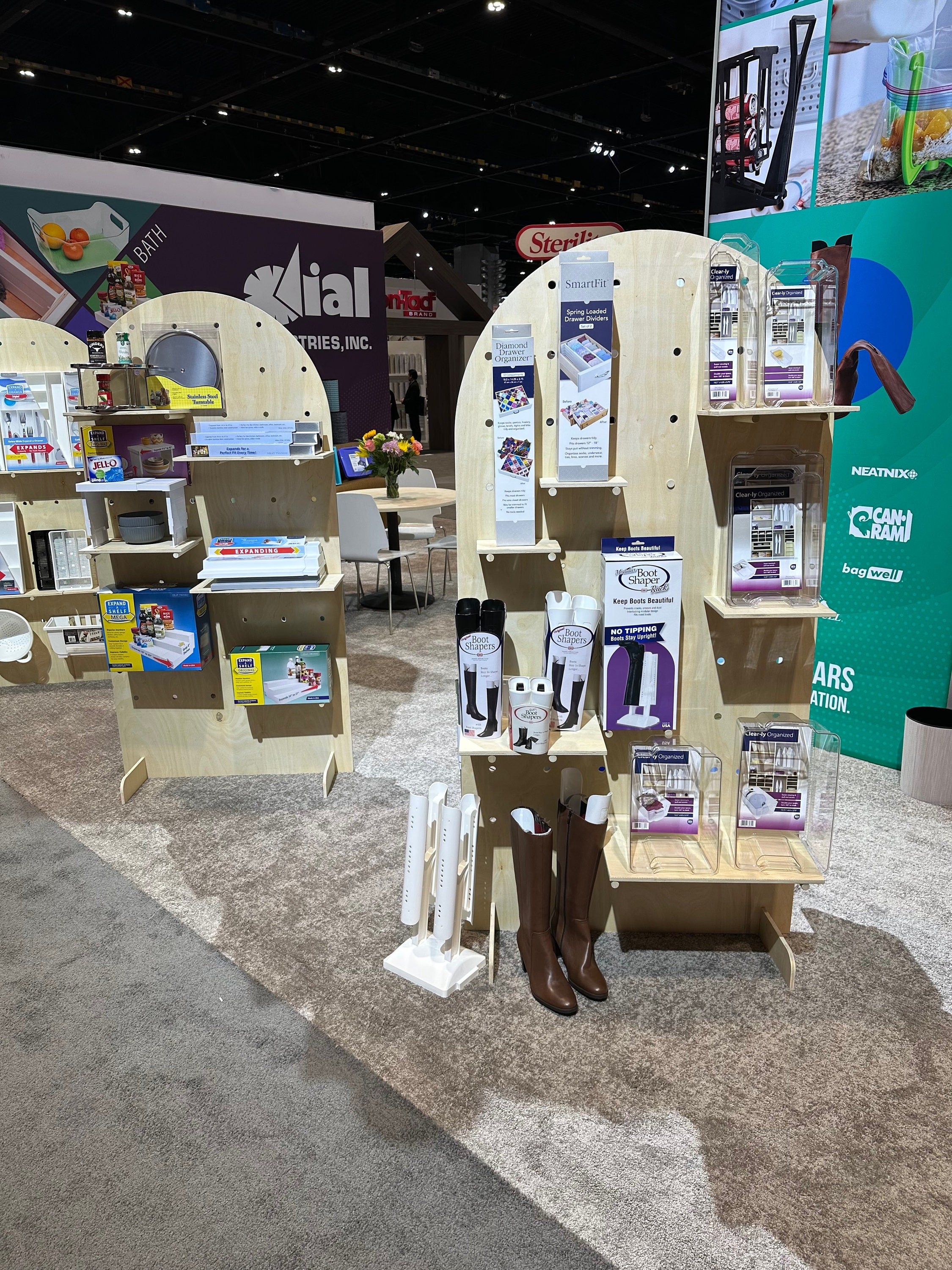 Curved Pop Up Display Stand