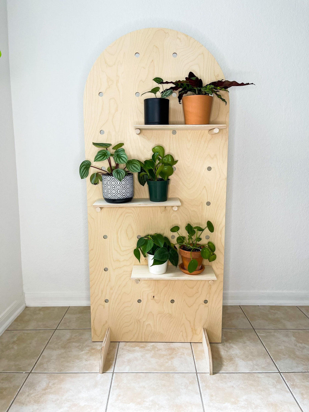 Curved pop up pegboard display stand, size overview, CNC cut in our shop